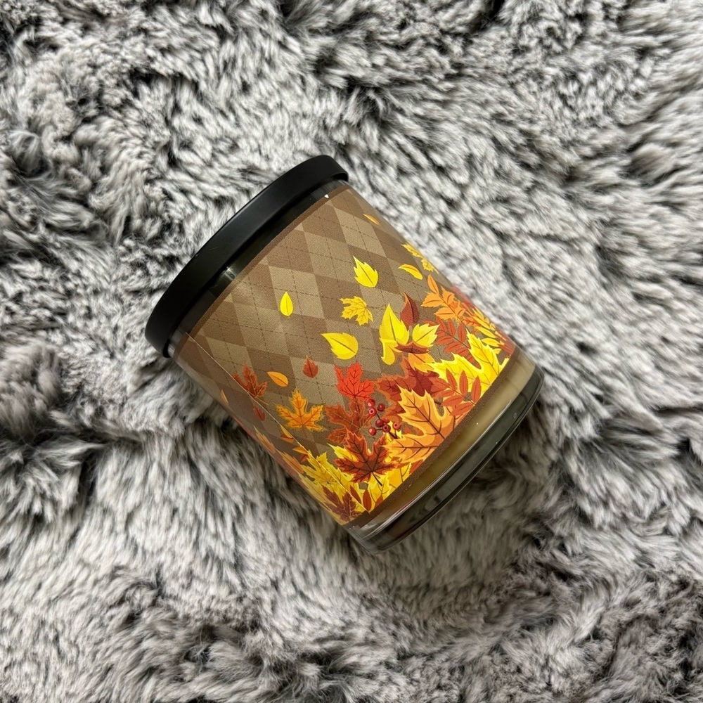 BATH & BODY WORKS NWOT Small Autumn Leaves Scented Candle (burn time ~50 hours)